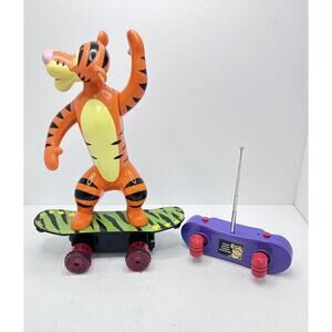 1999 Disney Store Exclusive Tigger Skateboard Remote Control Tested Rare65